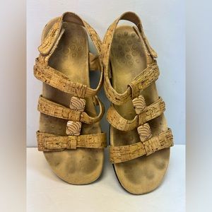 Vionic - Tan/Cream Womens Sandals- Size:10, Pre-Owned‎